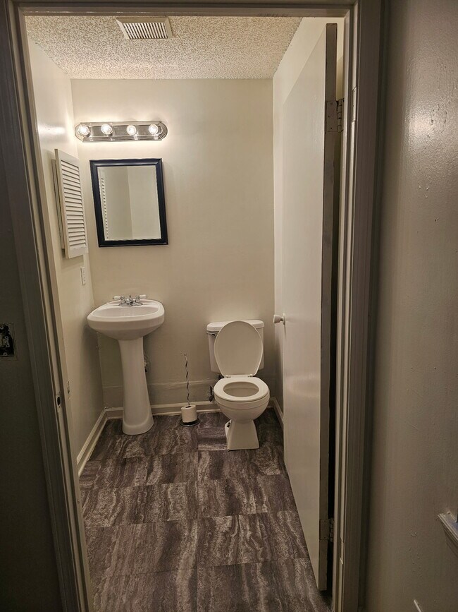 Building Photo - 6523 Diamond Leaf Ct S