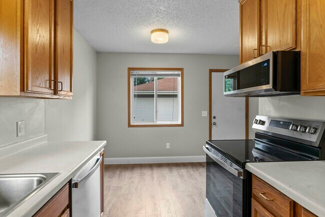 Building Photo - 14850 Dallara Ave