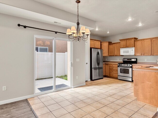 Building Photo - Newly Updated South Ogden Townhome | 3 Bed | Private Backyard | 2-Car Garage