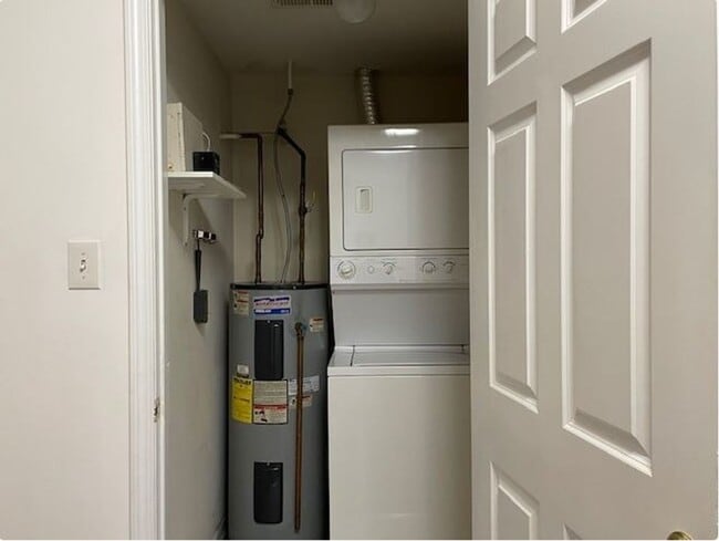 Building Photo - 2b1b unit in Chinatown Prime Location