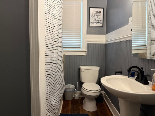 Building Photo - 4 bedroom 2 bathroom home for rent!
