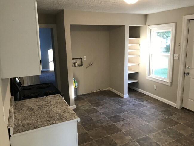 Building Photo - Lane St