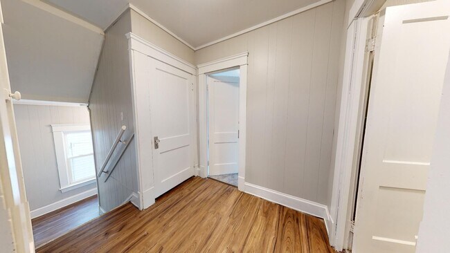 Building Photo - Old Brooklyn - 3 Bedroom Single Family Home