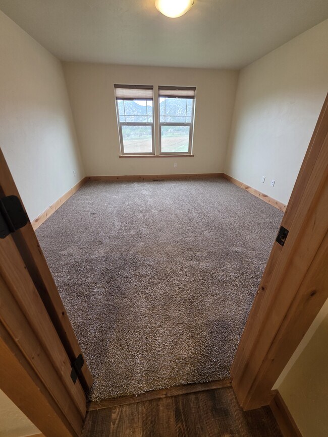 Building Photo - 189 Redstone Dr