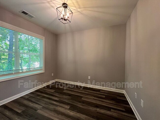 Building Photo - 518 Boone St