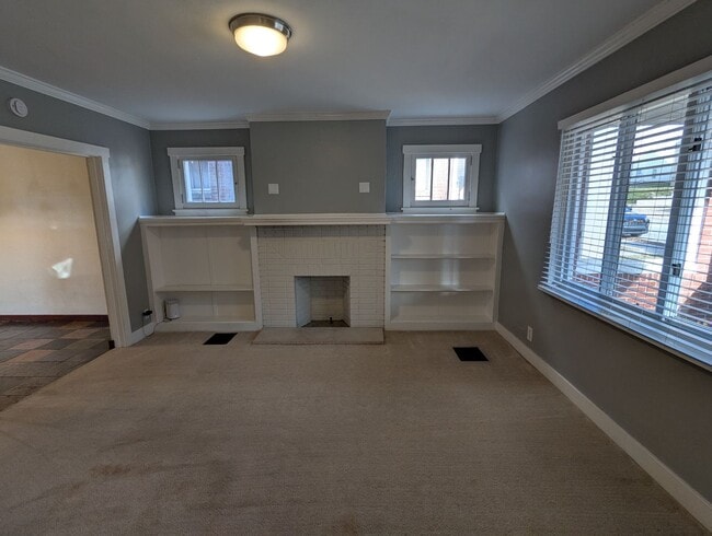 Building Photo - 4 Bedroom, 2 Bathroom Single Family Home (Mt. Washington)