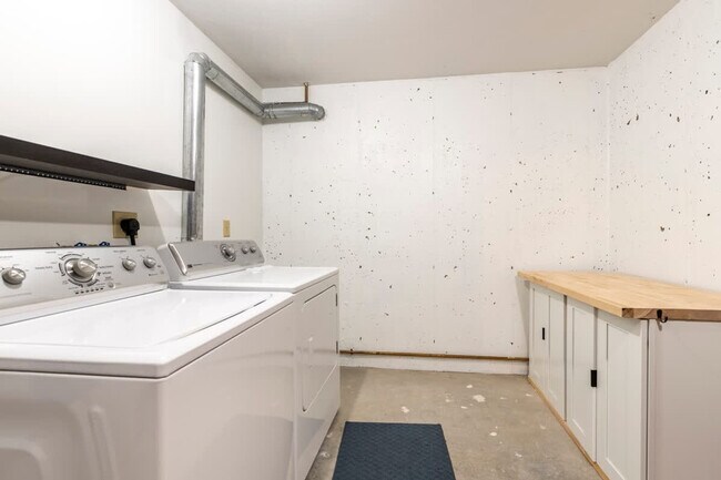 Building Photo - 654 Coddington Rd