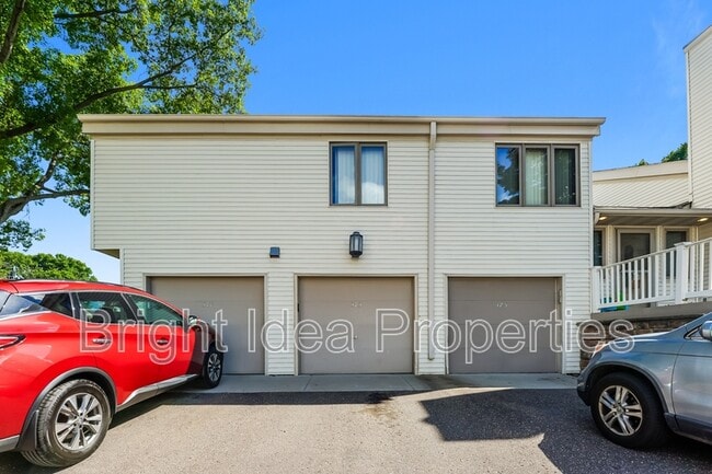 Building Photo - 373 Elan Ct