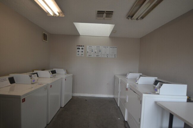 Building Photo - Remodel Condo - Minutes to Downtown Austin