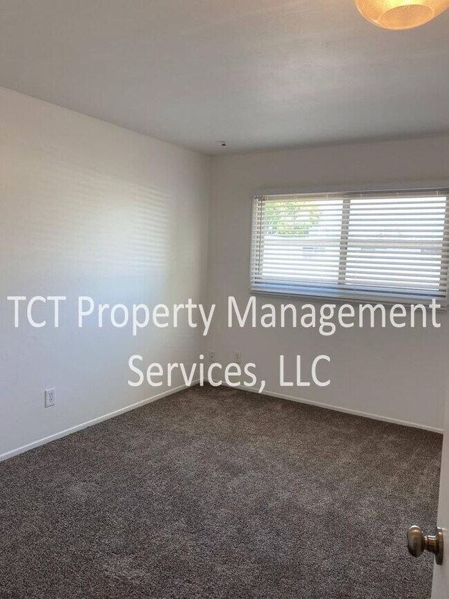 Building Photo - Awesome 3 Bedroom Townhome in Tempe!
