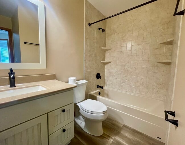 Building Photo - 517 Willow Way