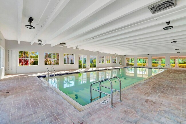 Building Photo - 6193 Pointe Regal Cir