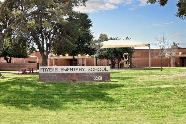 Building Photo - COMING SOON! Great Location! Lovely 3Bedroom Plus/ 2Bathroom Chandler Home!