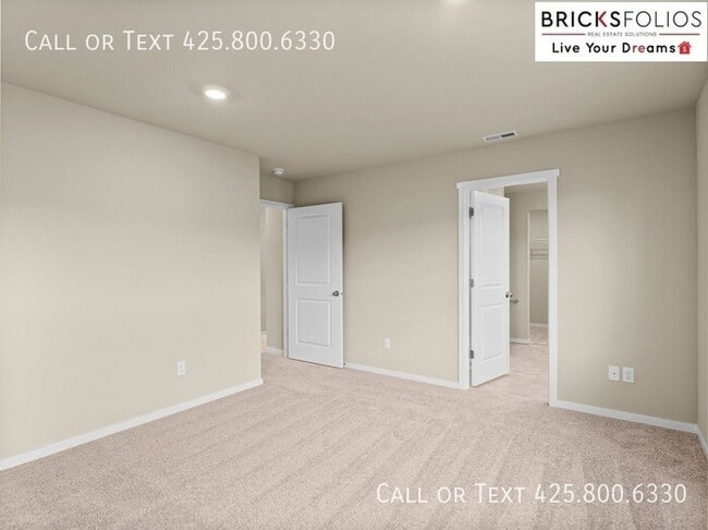 Building Photo - Inviting Home in Port Orchard with a Perfe...