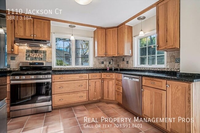 Building Photo - 1110 Jackson Ct