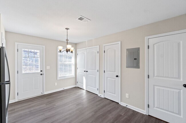 Building Photo - Ziva Ln - 1111