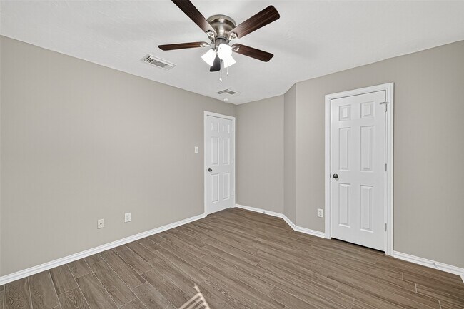 Building Photo - 7527 Rain Meadow Ln