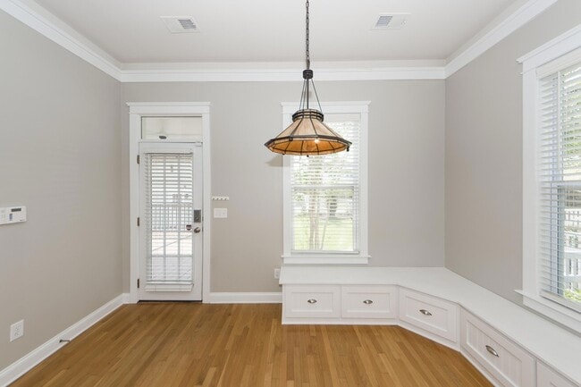 Building Photo - 302 White Gables Dr
