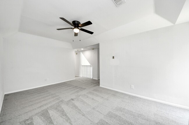 Building Photo - 5310 Oak Cove Dr