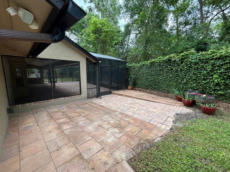 Building Photo - 942 Deerwood Loop