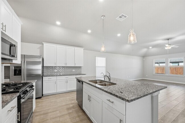 Building Photo - 501 Big Bnd Pkwy