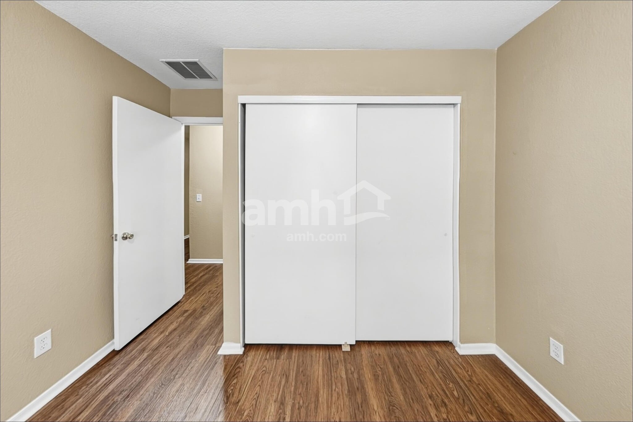 Building Photo - 494 W Great White St