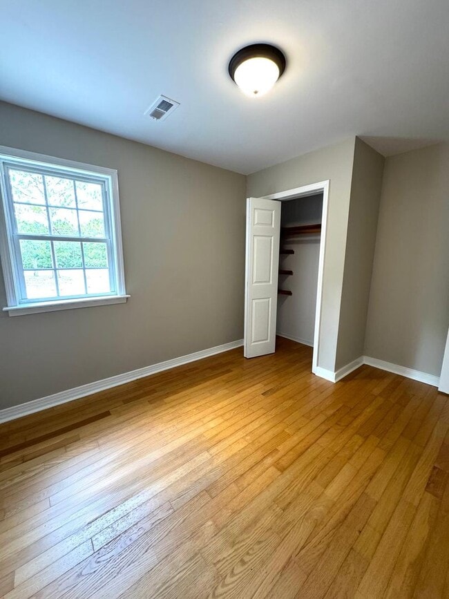Building Photo - A must see country home 15 minutes to the ...