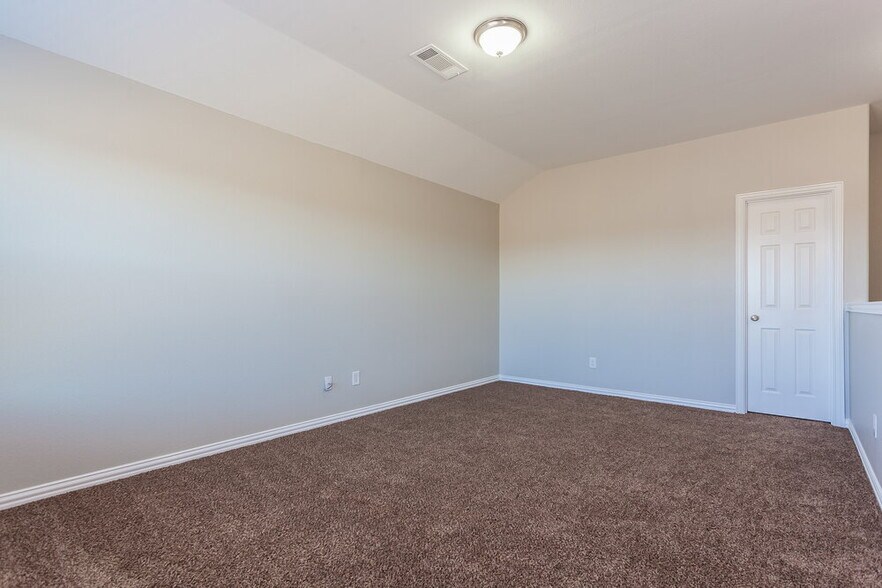 Building Photo - 609 Cove Ct