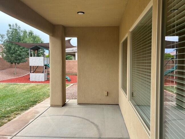 Building Photo - Spacious Single-Level Living in St. George!