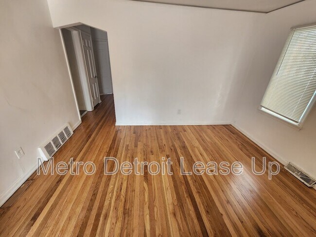 Building Photo - 20110 Northlawn St