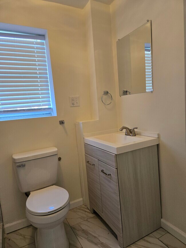 Building Photo - 1355 Dewitt St