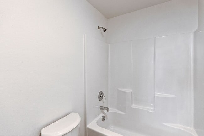 Building Photo - 4 bedroom home in desirable neighborhood