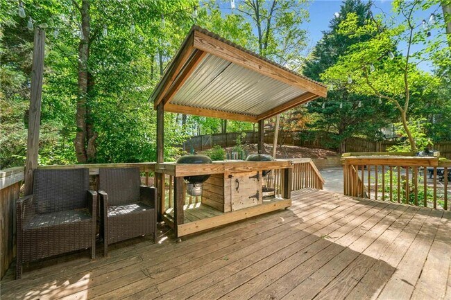 Building Photo - 3338 Hackmatack Dr NW