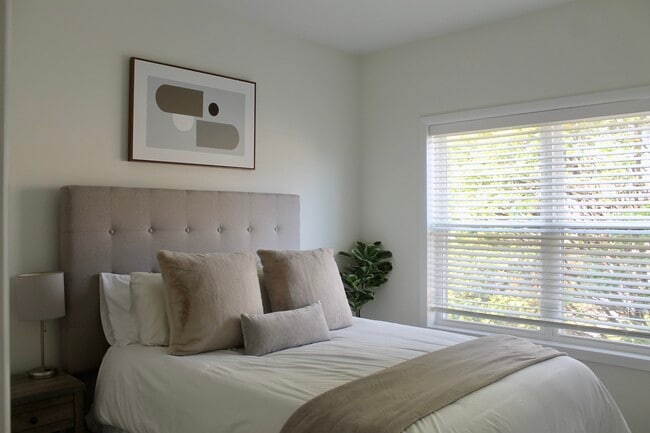 Building Photo - 1889 W 54th St