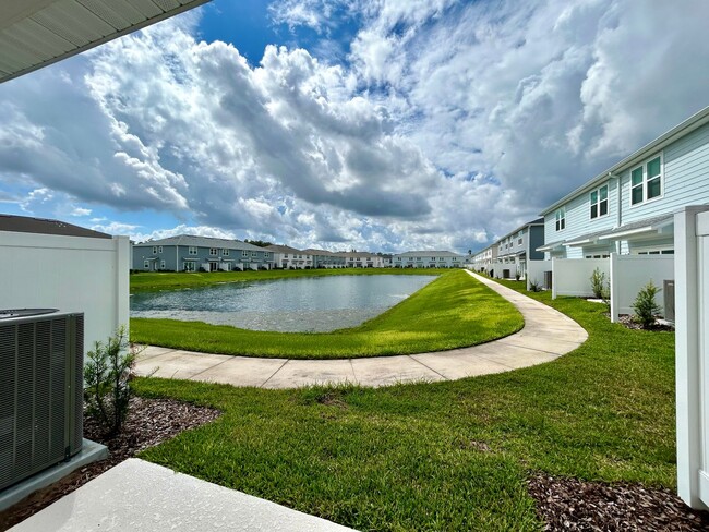Building Photo - Live in style: Family-friendly 3BR, 2.5BA ...