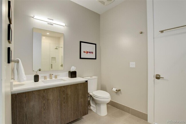 Building Photo - Stunning 2-Bedroom Condo at Sloan's Lake's Premier Lakehouse Community