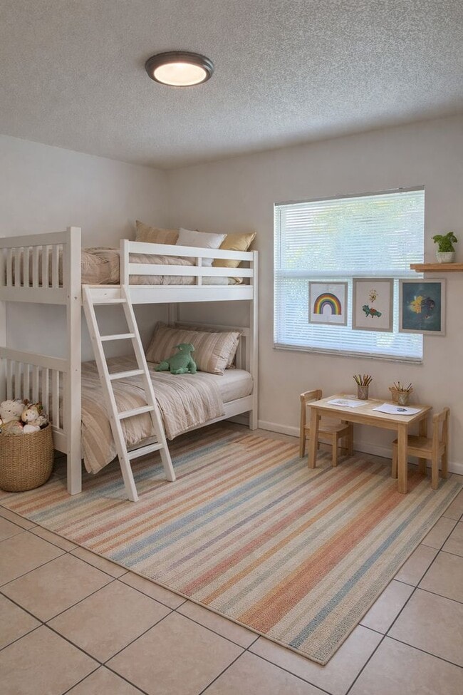 Building Photo - Vero Beach 2 Bedroom 1 Bath