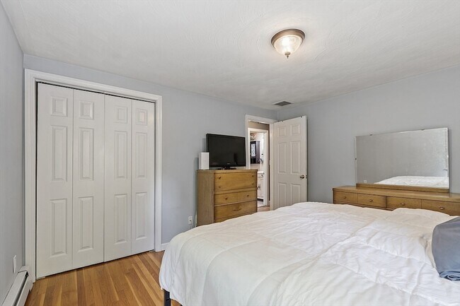 Building Photo - 6 Mackin St
