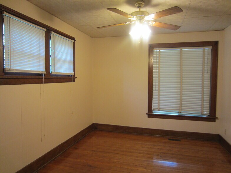 Bdrm 2 - 1015 Kentucky St