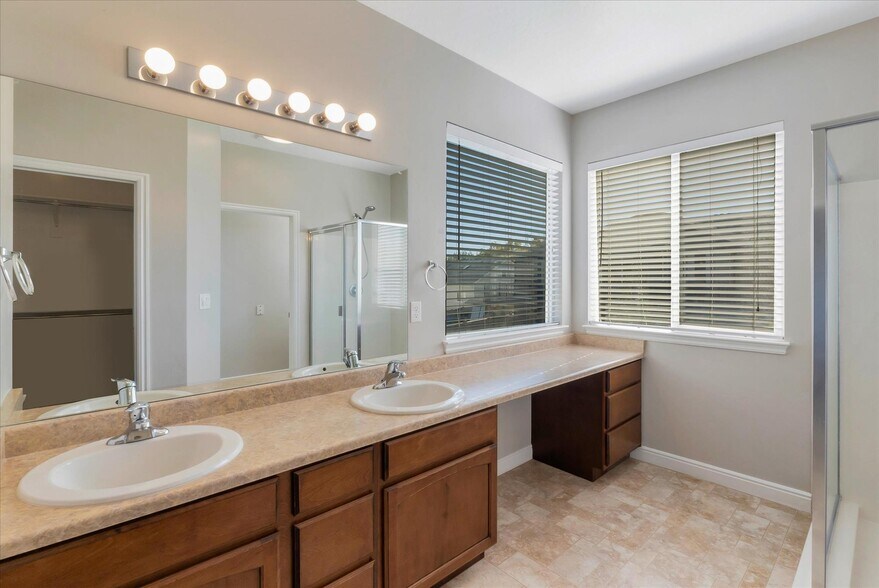 Building Photo - 3091 E Sandpiper Rd