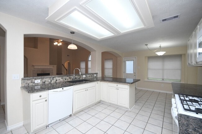 Building Photo - 10430 Sanibel Falls Ct
