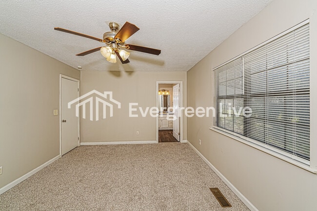 Building Photo - 990 Stowe St