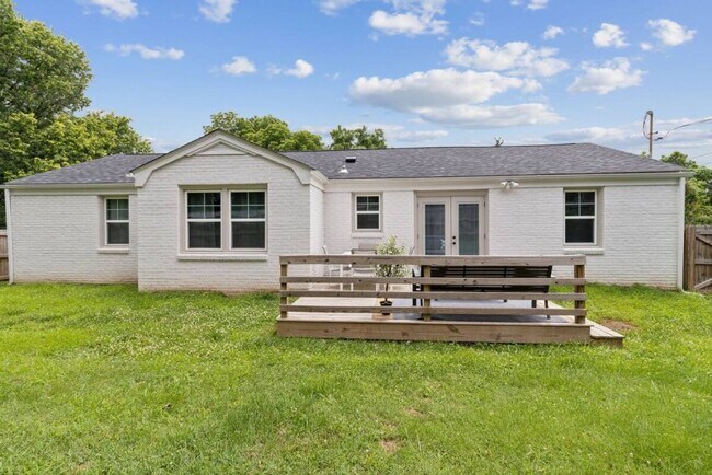 Building Photo - 2503 Merry Oaks Dr