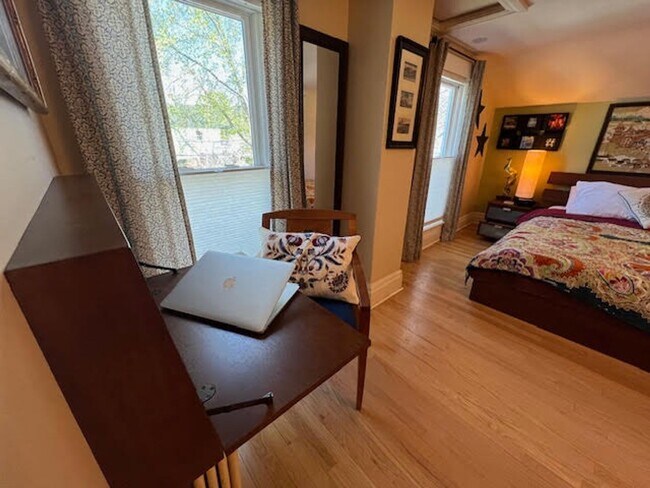 Building Photo - Fully Furnished Beautifully Restored Vinta...