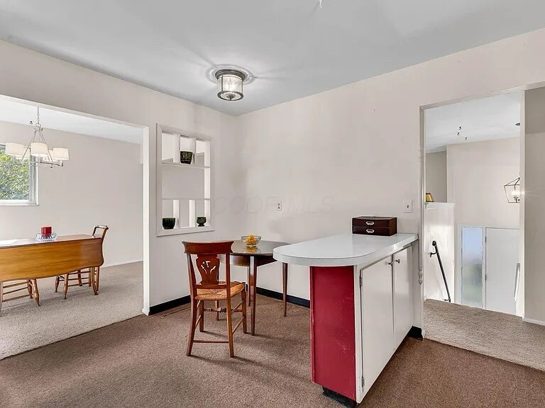 Building Photo - 300 Brookhaven Dr E