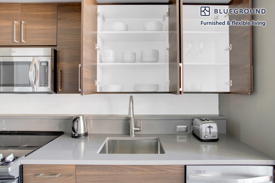 Building Photo - 600 H St NE