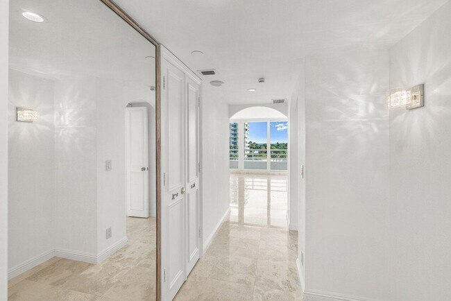 Building Photo - 4201 N Ocean Blvd