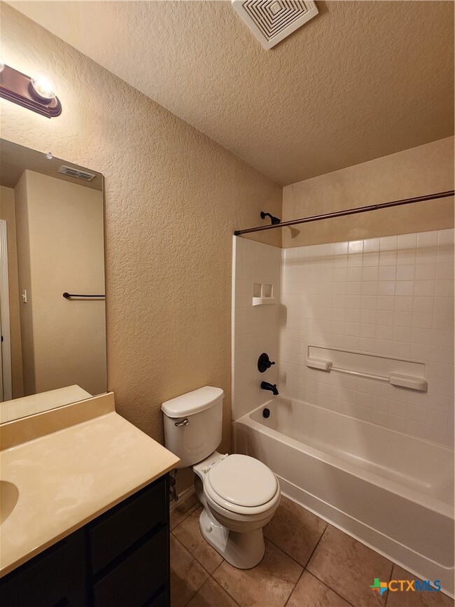 Building Photo - 303 Rosalie Dr