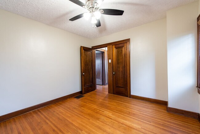 Building Photo - Charming Home in Deer Park Neighborhood