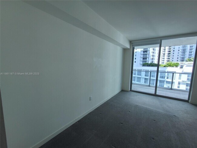 Building Photo - 1100S S Miami Ave